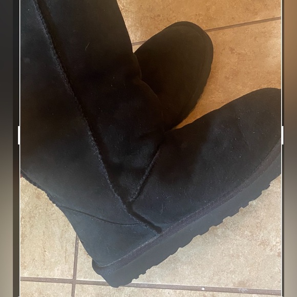 Black tall UGGS - Picture 2 of 7
